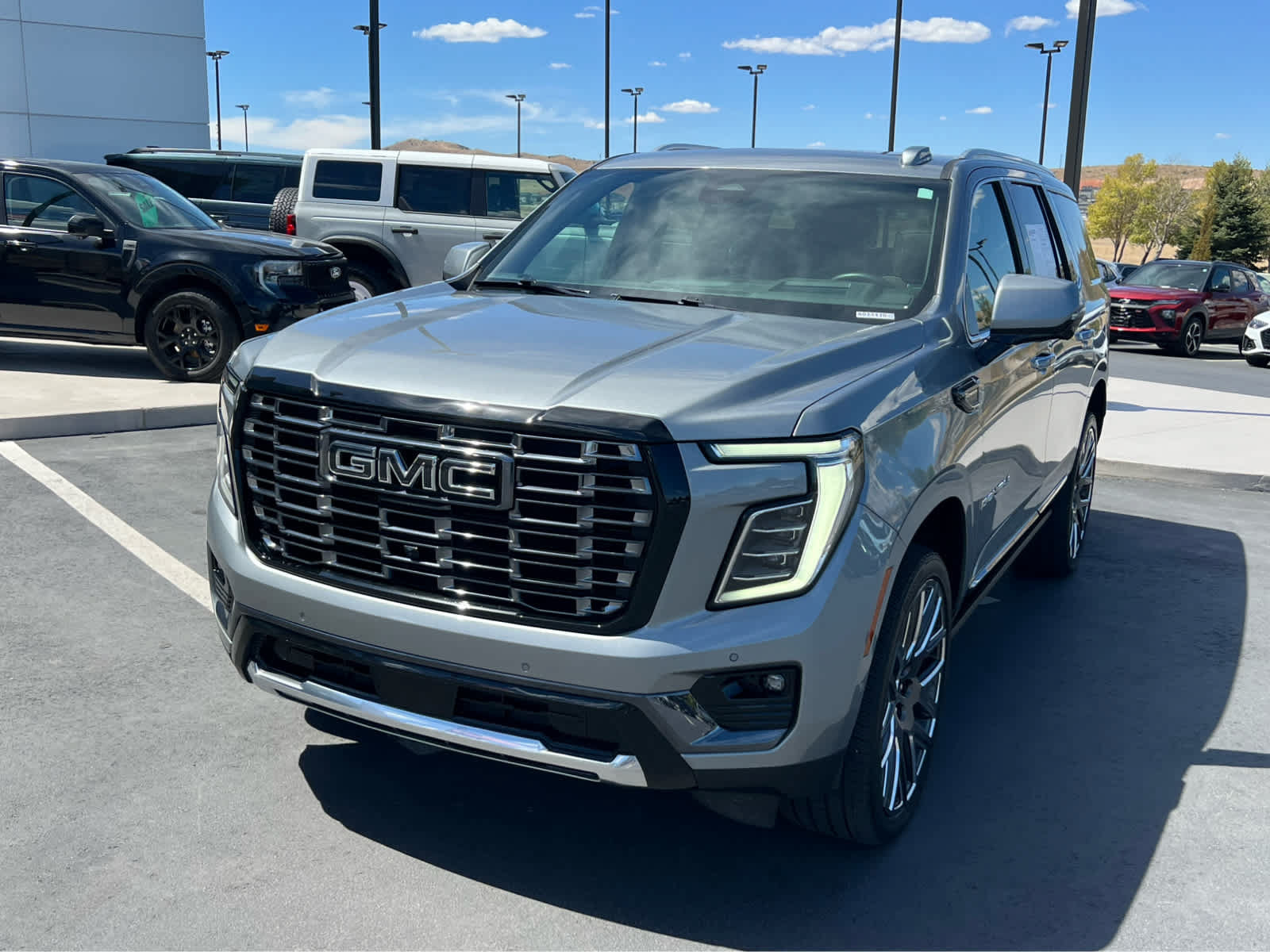 Used 2025 GMC Yukon Denali Ultimate AWD/4WD image 2
