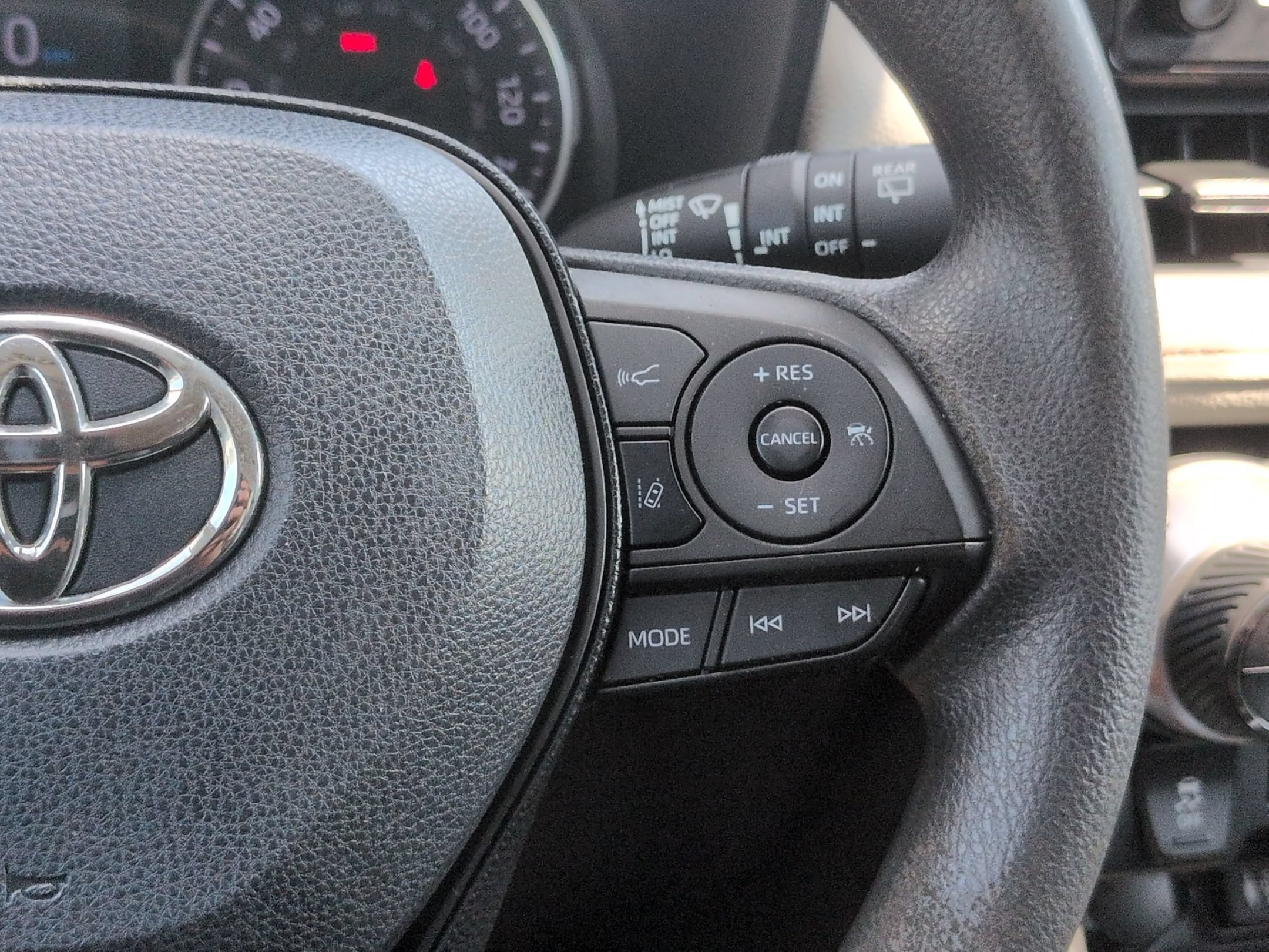 Used 2019 Toyota RAV4 XLE FWD image 19