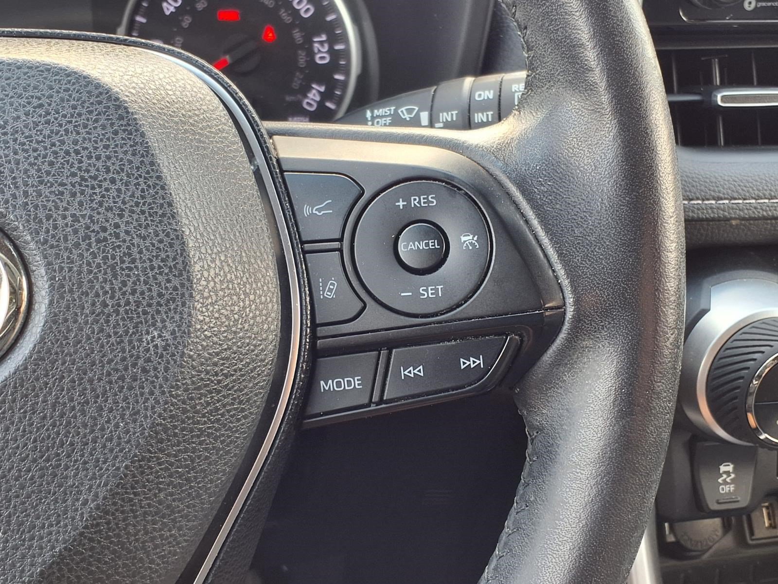 Used 2020 Toyota RAV4 XLE Premium FWD image 23