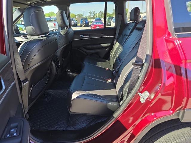 Used 2025 Jeep Grand Cherokee Limited w/ Black Appearance Package RWD image 12