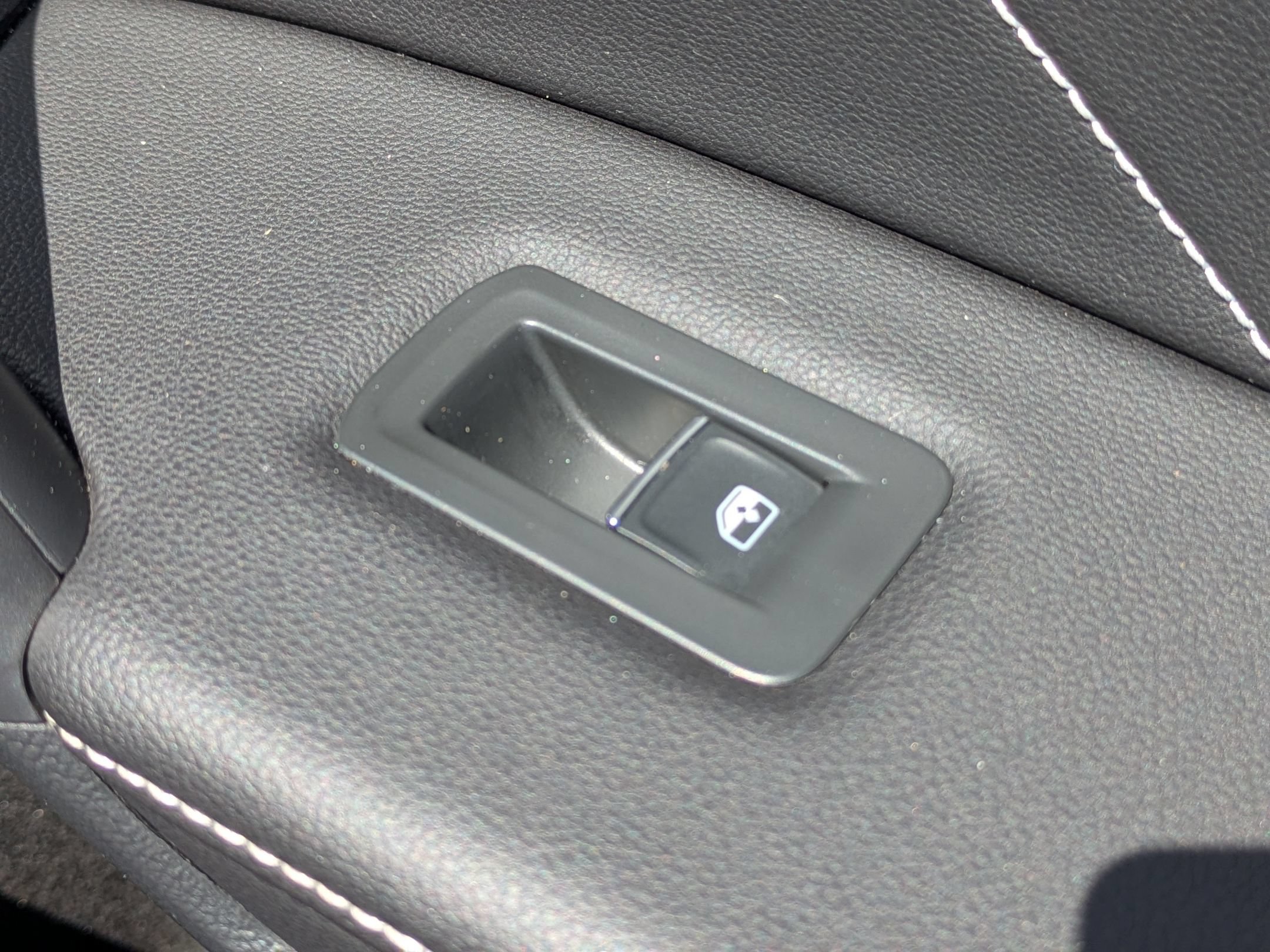Used 2024 Volkswagen Tiguan SE R-Line FWD image 36