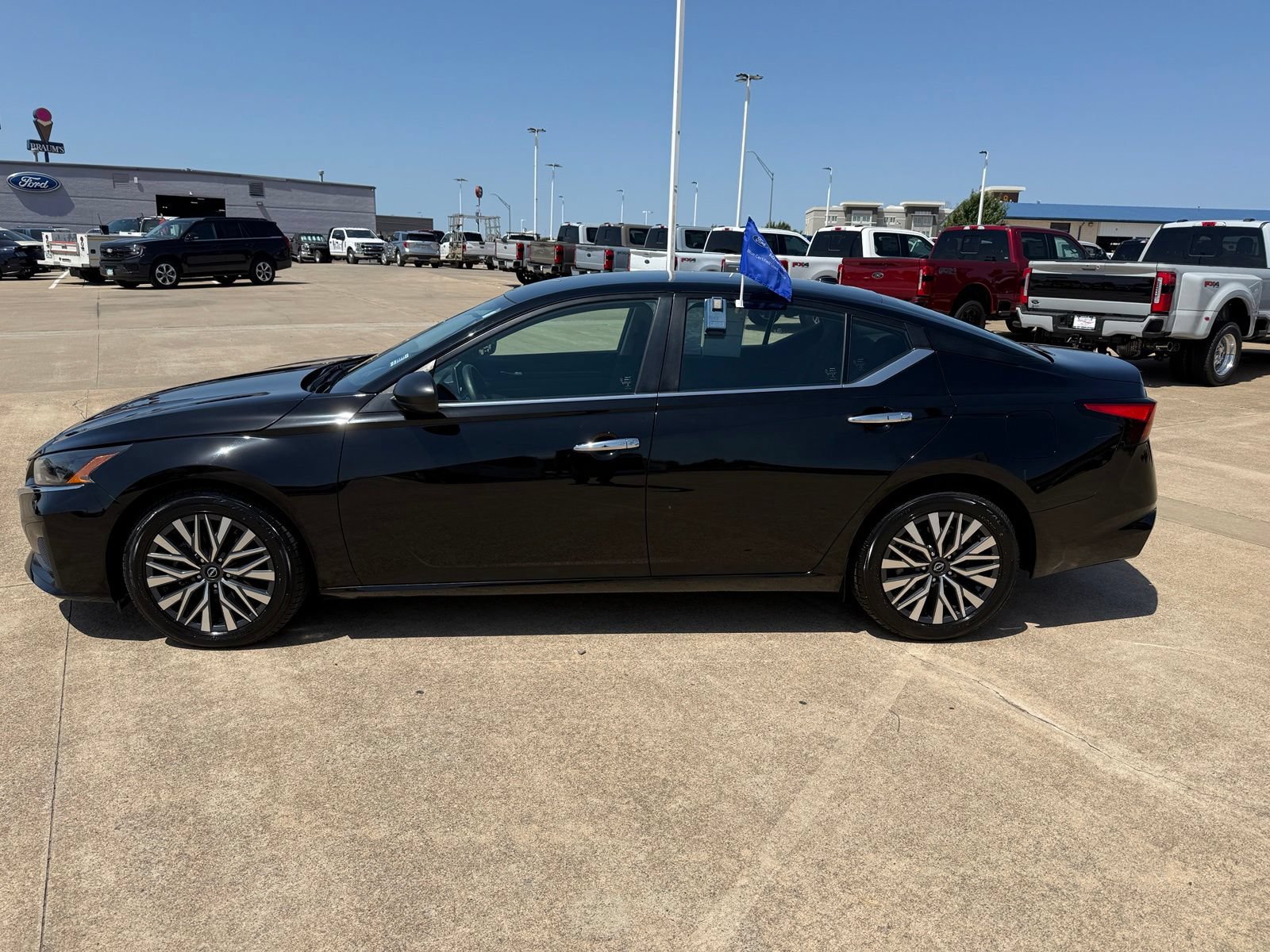 Used 2025 Nissan Altima 2.5 SV FWD image 8