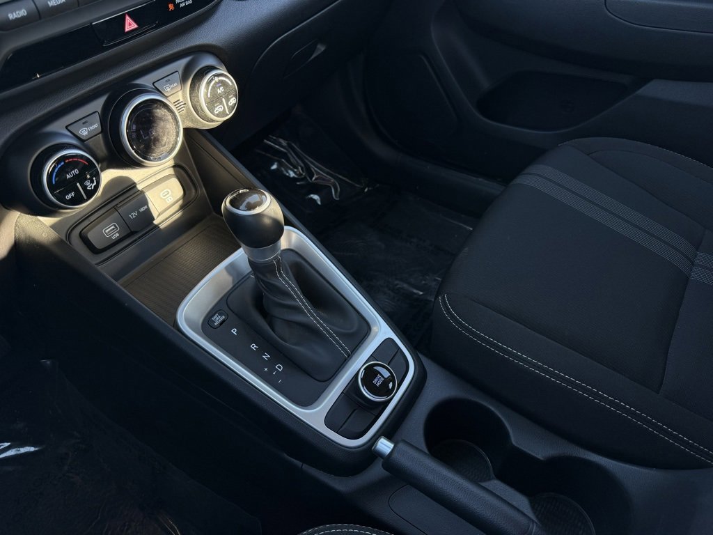 Used 2025 Hyundai Venue SEL image 20