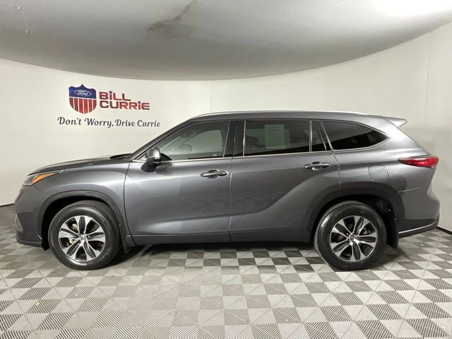 Used 2020 Toyota Highlander XLE image 2