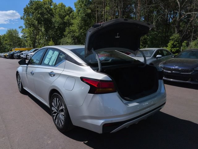 Used 2024 Nissan Altima 2.5 SV FWD image 15