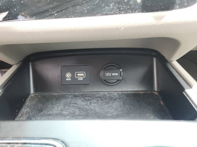 Used 2021 Kia Sedona LX FWD image 27