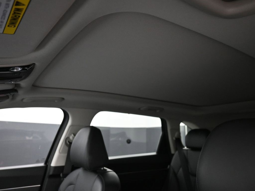 Used 2025 Kia Sorento SX image 26