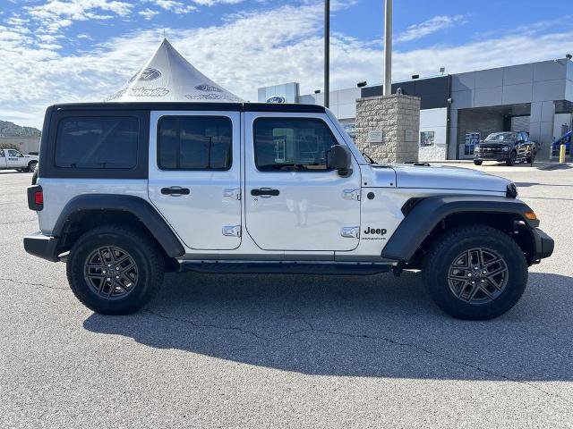 Used 2024 Jeep Wrangler Unlimited Sport AWD/4WD image 3