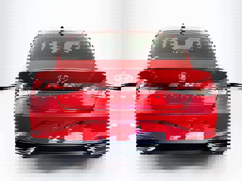 Used 2023 Hyundai Elantra SEL w/ Preferred Accessory Package image 4