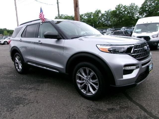 Certified 2023 Ford Explorer XLT w/ Equipment Group 202A AWD/4WD image 3