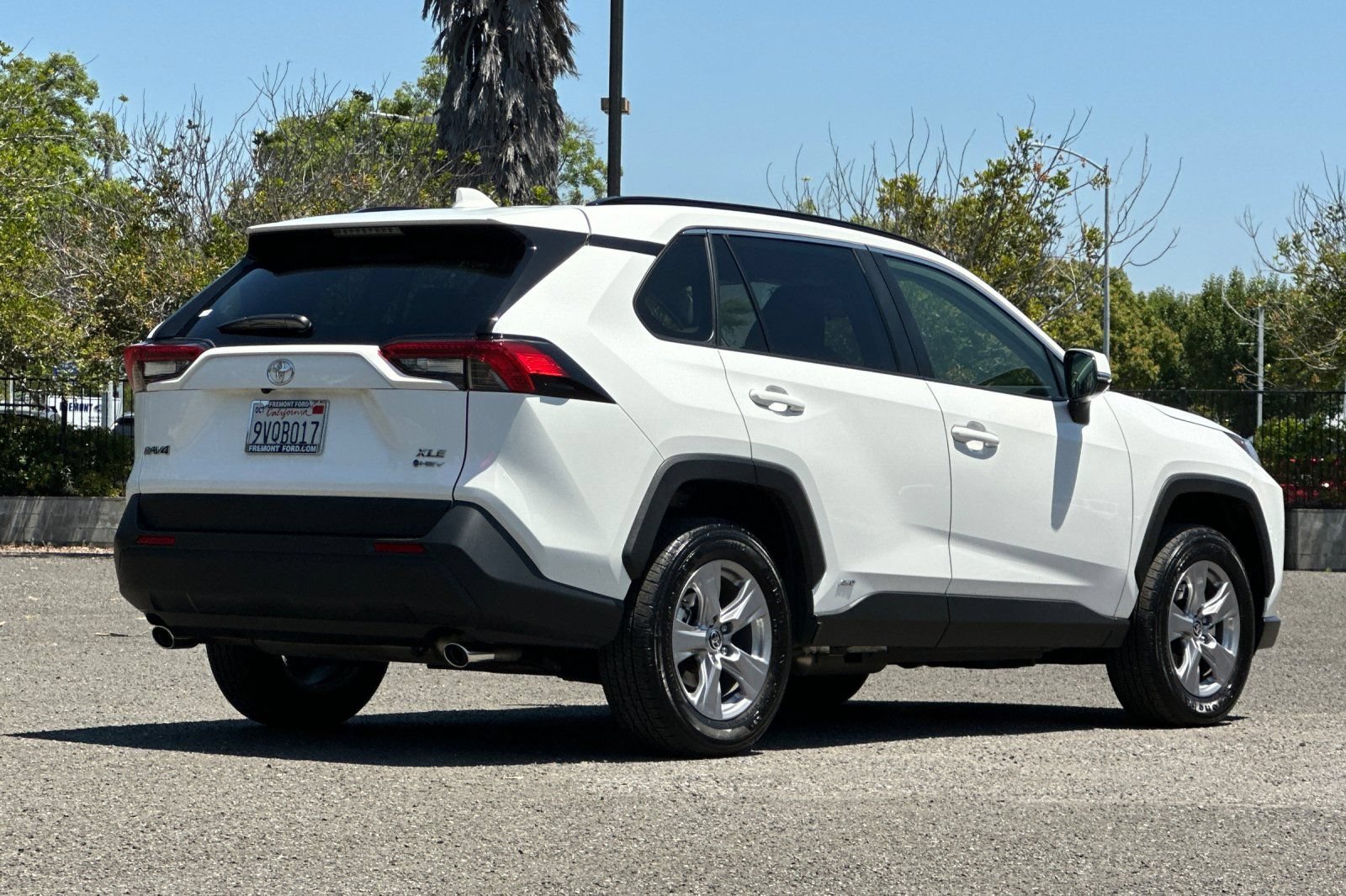 Used 2025 Toyota RAV4 XLE w/ Convenience Package AWD/4WD image 3