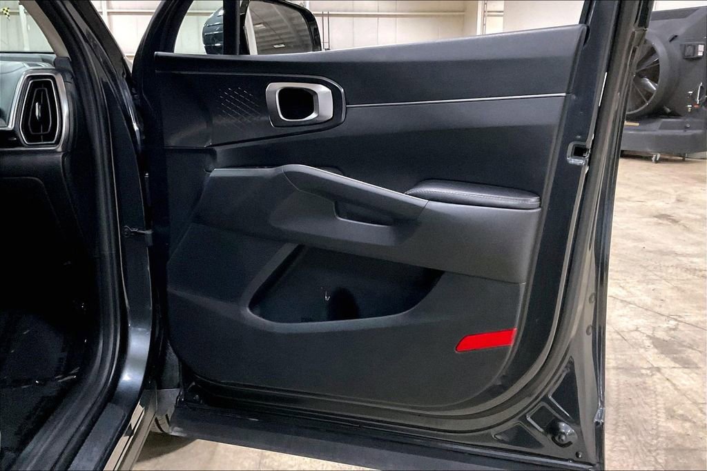 Used 2024 Kia Sorento S image 22