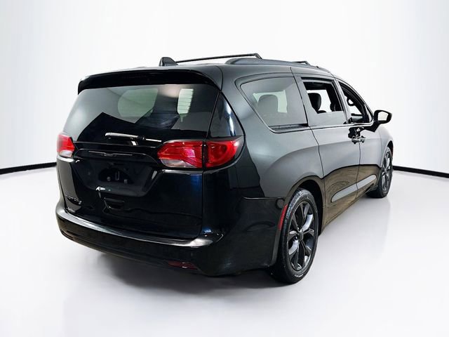 Used 2020 Chrysler Pacifica Touring w/ S Appearance Package image 10