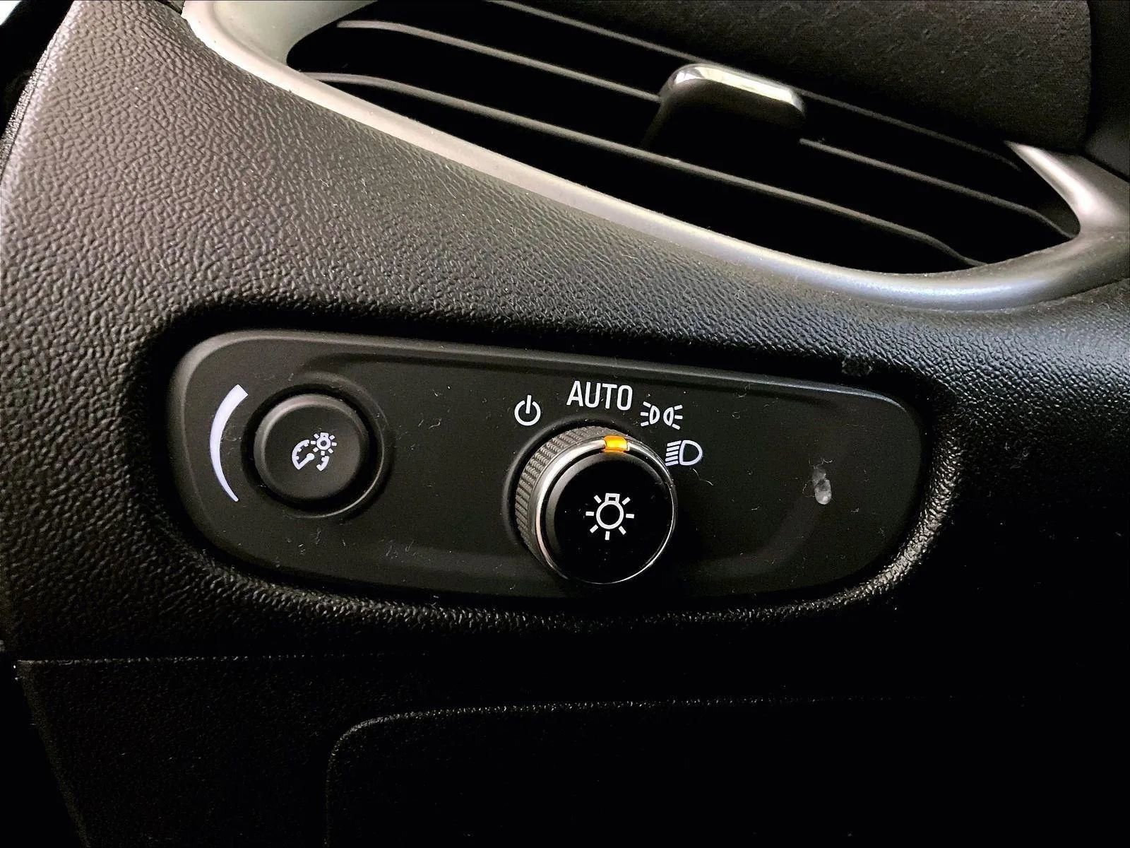 Used 2022 Chevrolet Malibu LS image 30