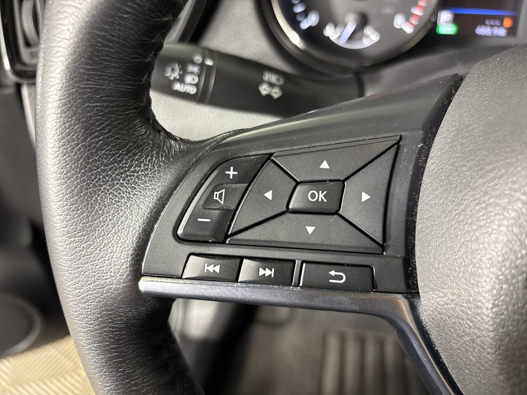 Used 2019 Nissan Rogue SV w/ Premium Package image 17