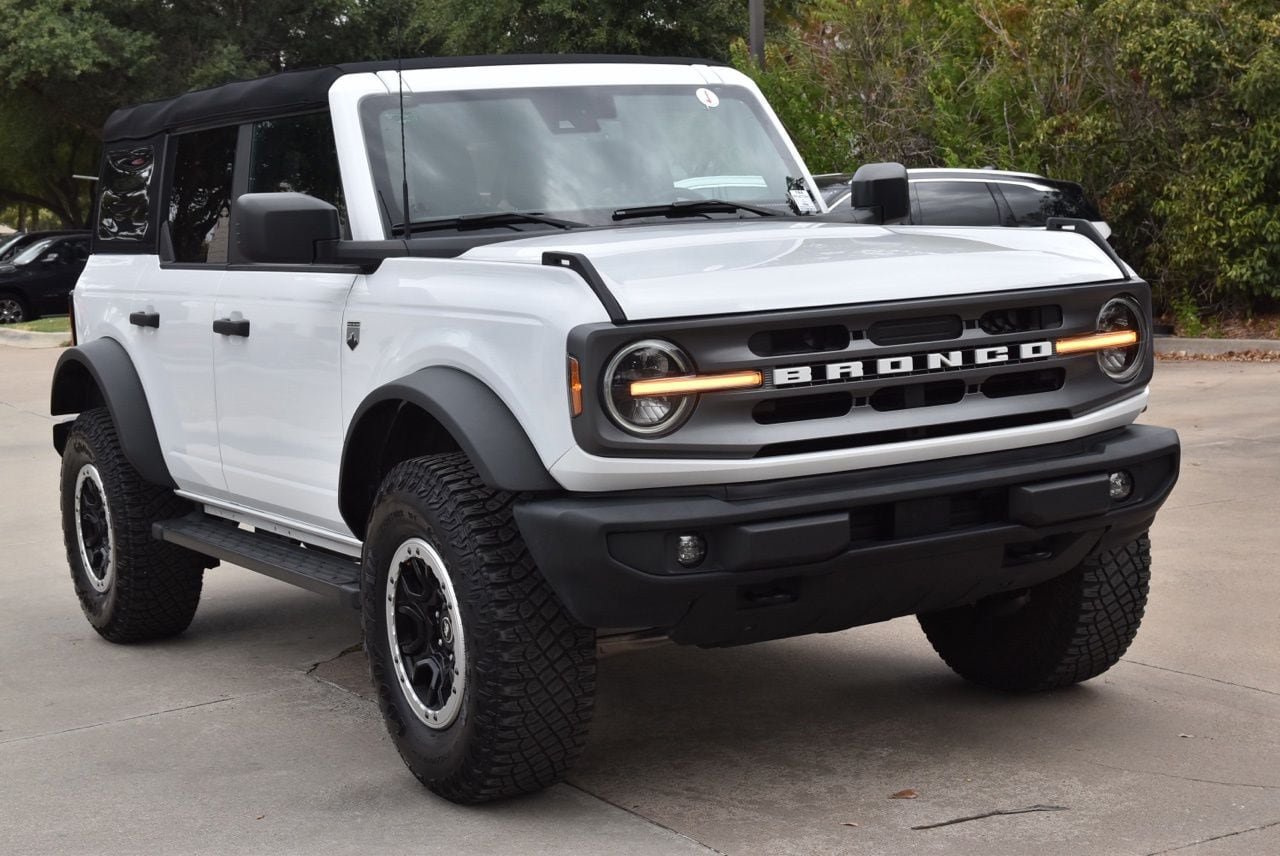 Certified 2023 Ford Bronco Big Bend w/ Sasquatch Package AWD/4WD image 4