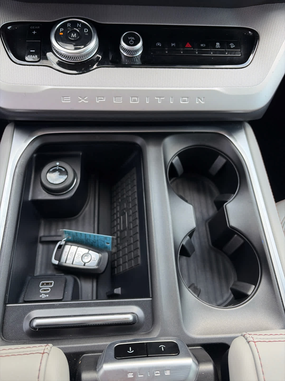 Certified 2025 Ford Expedition Active AWD/4WD image 25