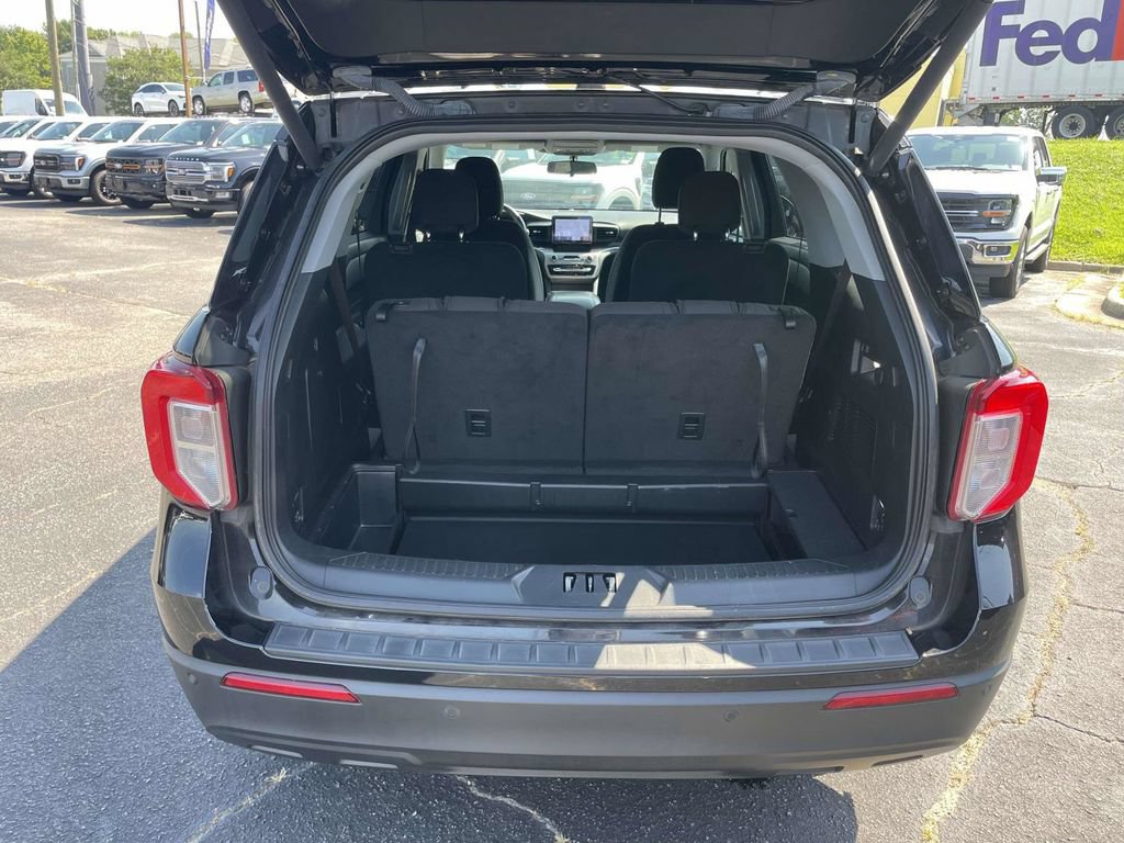 Certified 2023 Ford Explorer XLT RWD image 10