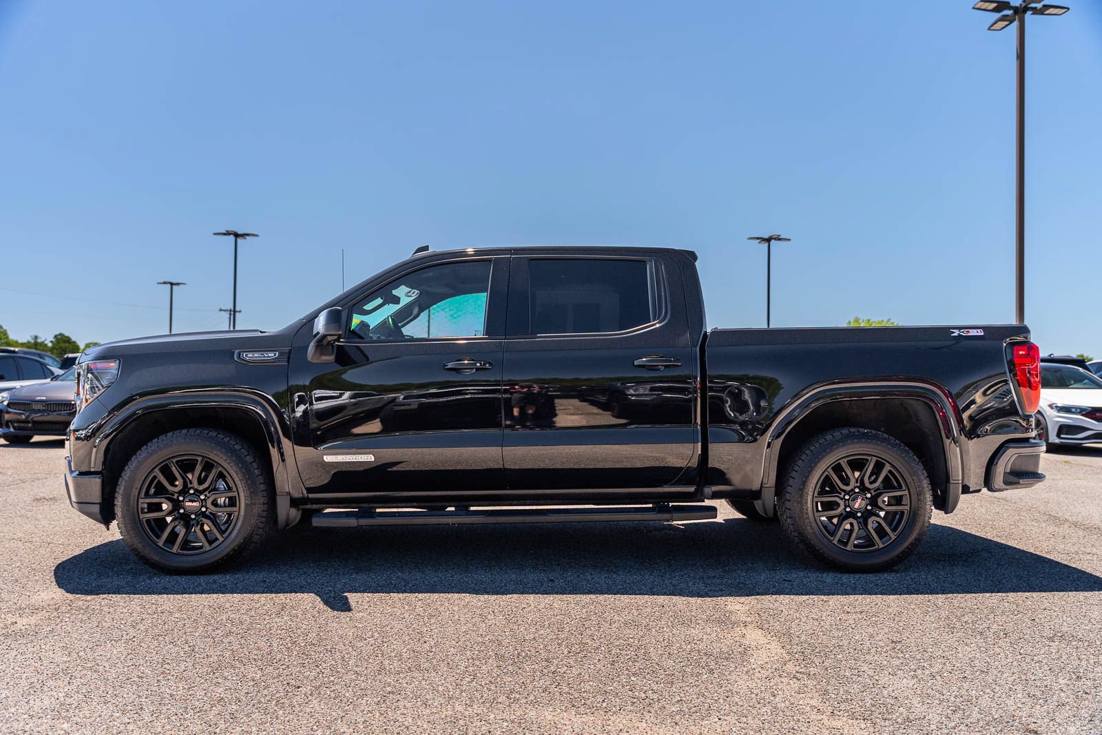 Used 2022 GMC Sierra 1500 Elevation w/ Elevation Premium Package AWD/4WD image 4