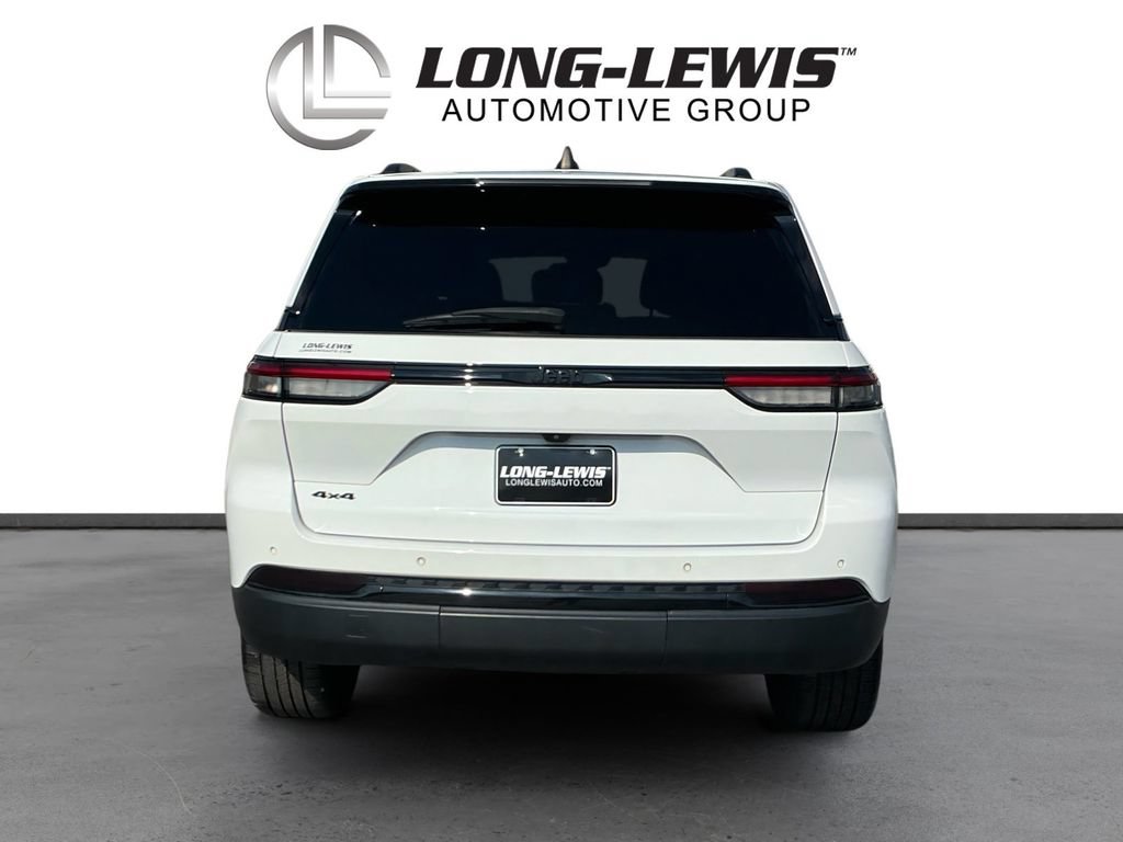 Used 2022 Jeep Grand Cherokee Altitude AWD/4WD image 5