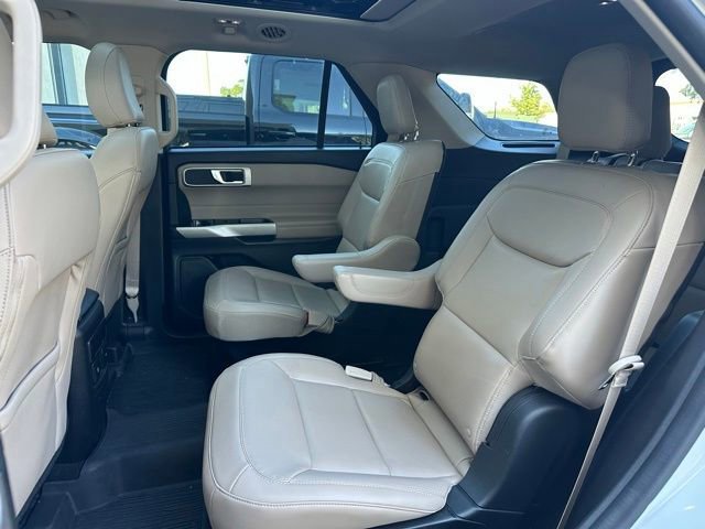 Certified 2022 Ford Explorer XLT w/ Equipment Group 202A image 15