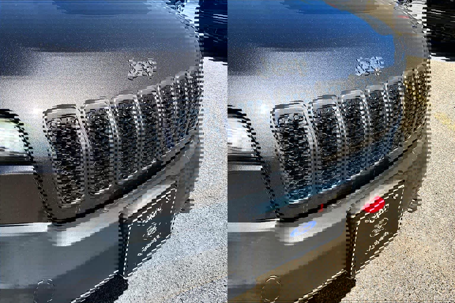 Used 2019 Jeep Cherokee Trailhawk w/ Comfort/Convenience Group AWD/4WD image 32