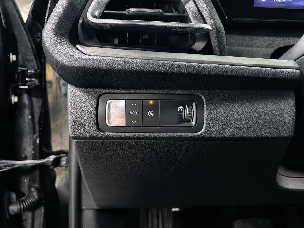 Used 2025 Chevrolet Traverse LT FWD image 13