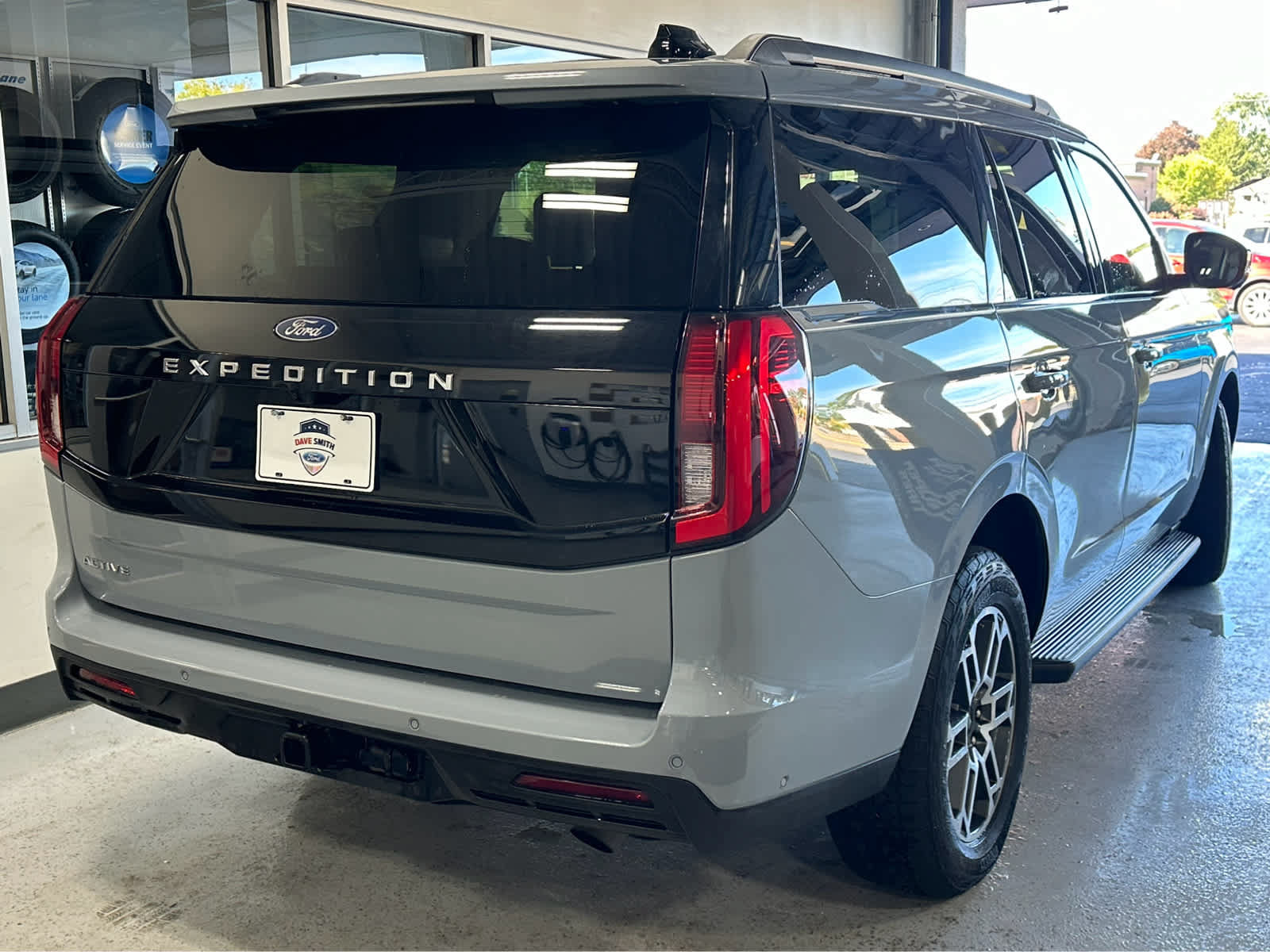 Certified 2025 Ford Expedition Active AWD/4WD image 8