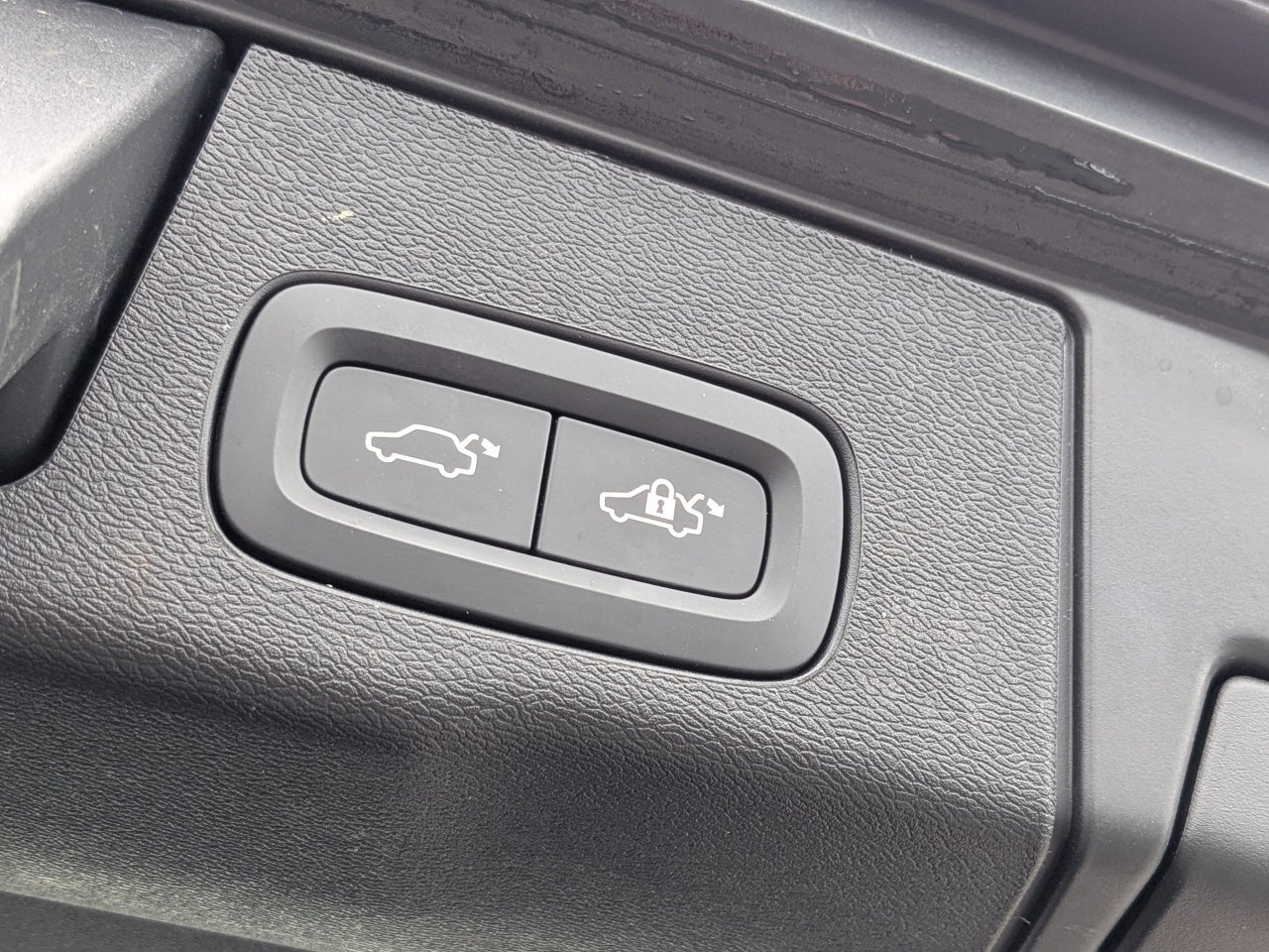 Used 2024 Volvo XC60 B5 Plus image 16