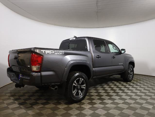Used 2017 Toyota Tacoma TRD Sport w/ Tow Package (A/T) image 4