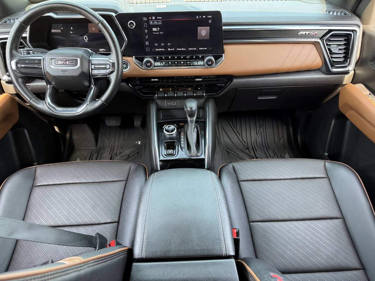 Used 2023 GMC Canyon AT4 w/ AT4 Premium Package AWD/4WD image 10