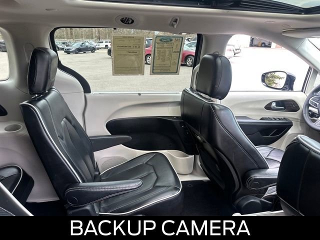 Used 2023 Chrysler Pacifica Limited FWD image 21