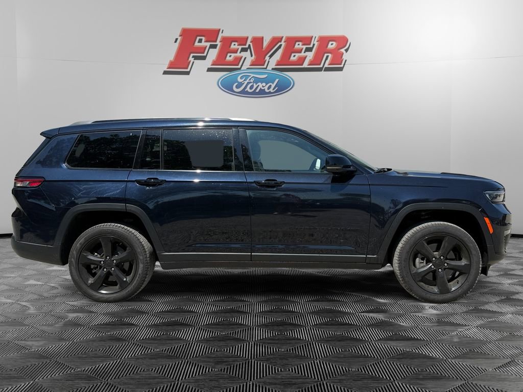 Used 2024 Jeep Grand Cherokee L Limited w/ Black Appearance Package RWD image 6