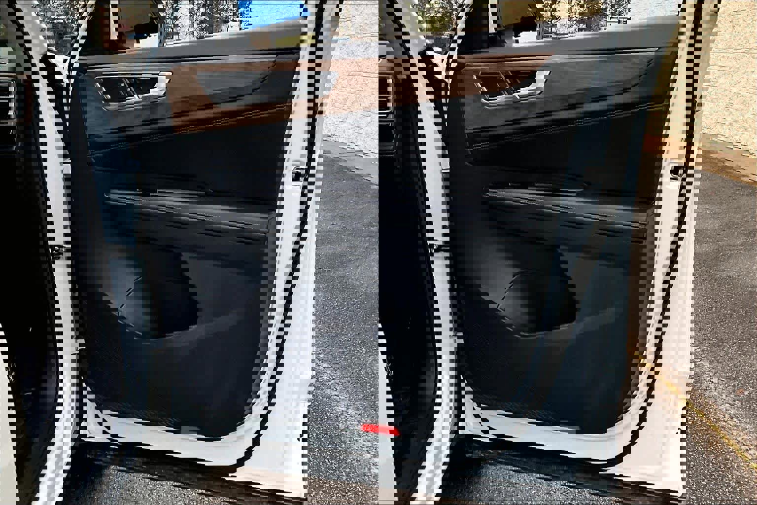 Used 2025 Volkswagen Atlas SE image 21