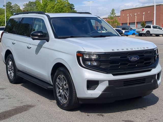 Certified 2025 Ford Expedition Active RWD image 1