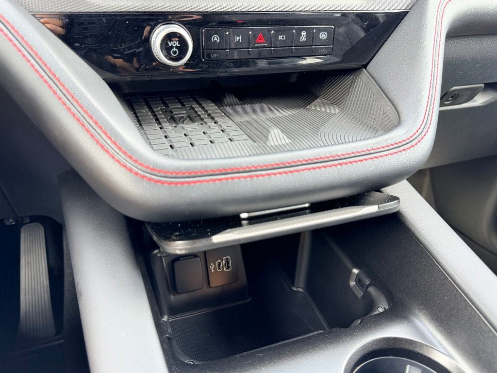 Certified 2025 Ford Explorer ST-Line w/ Premium Package RWD image 29