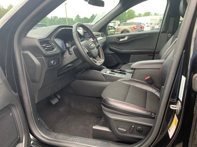 Certified 2025 Ford Escape ST-Line Select AWD/4WD image 23