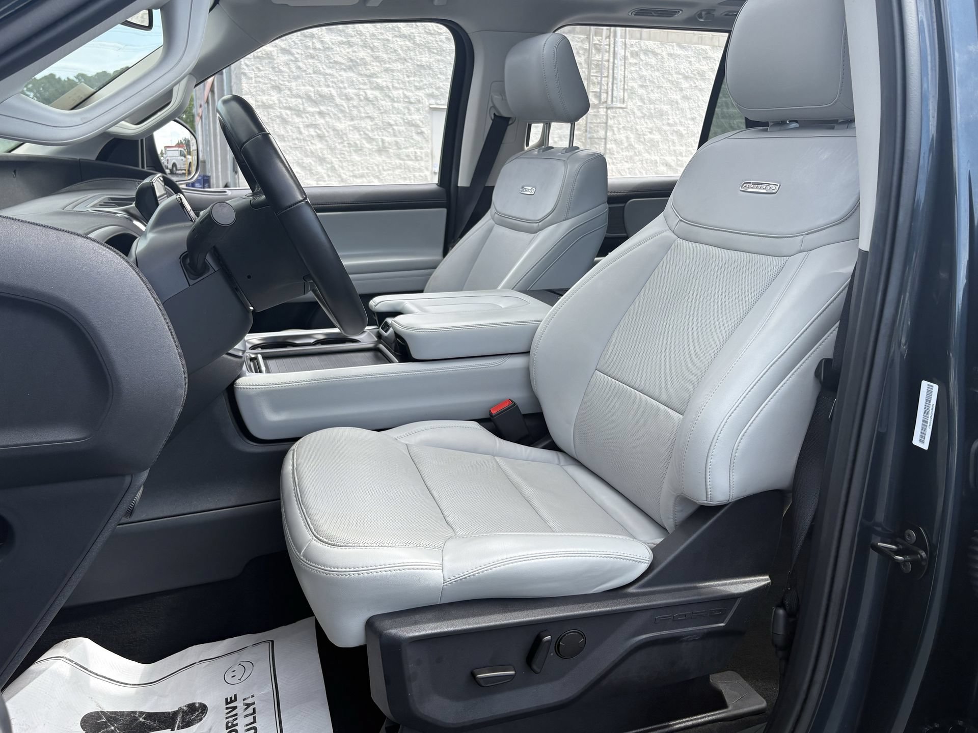 Certified 2025 Ford Expedition Platinum w/ Driver's Package AWD/4WD image 14
