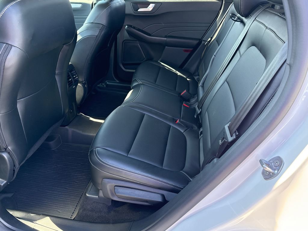 Certified 2025 Ford Escape Platinum w/ Class II Trailer Tow Package image 21