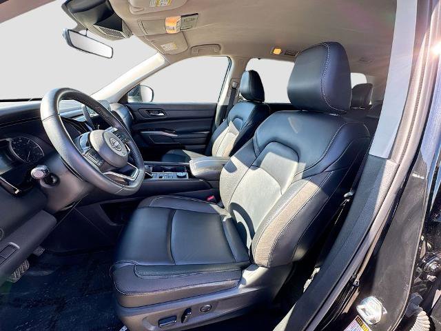 Used 2023 Nissan Pathfinder SL image 18