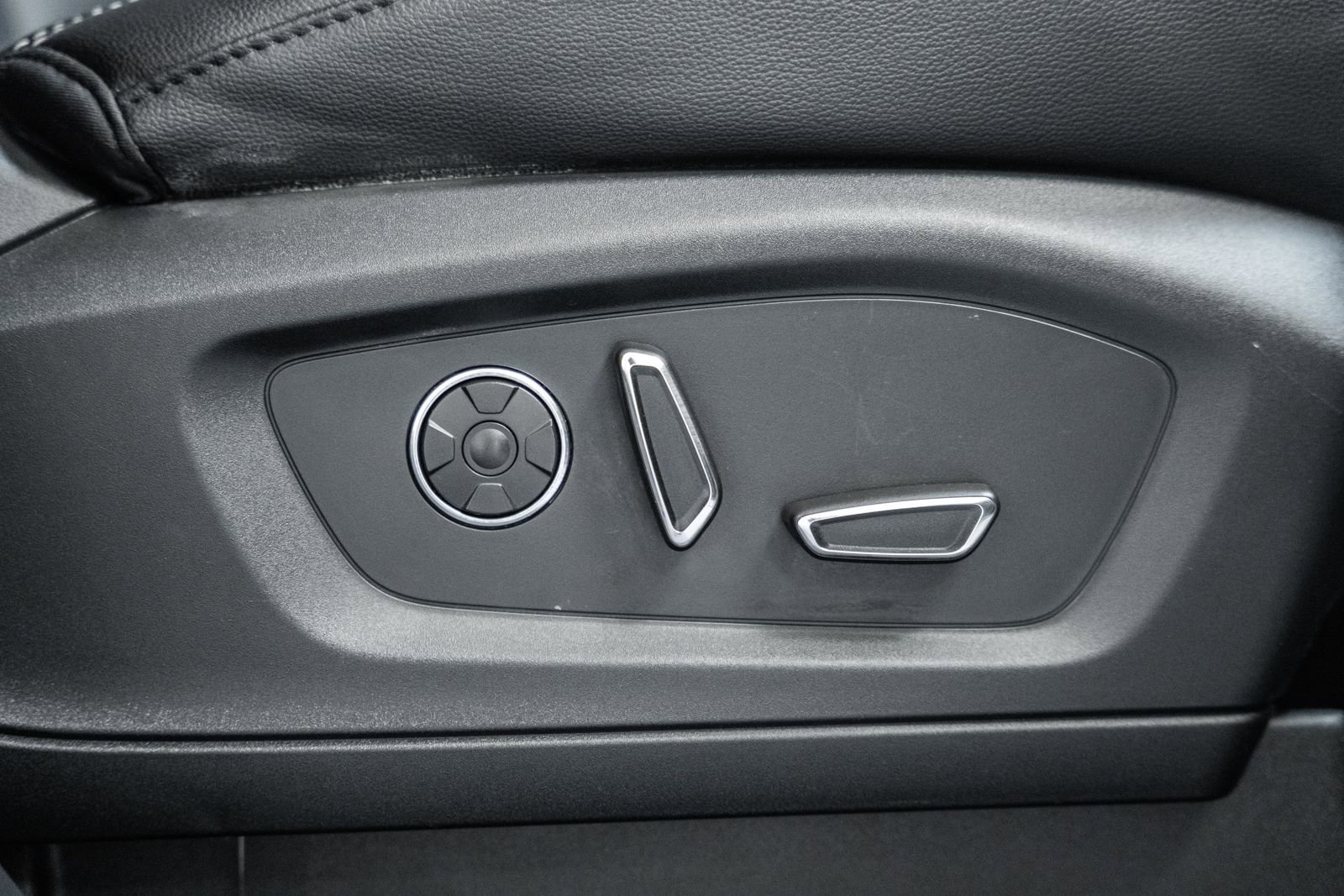 Certified 2020 Ford Explorer ST w/ ST Street Pack image 47