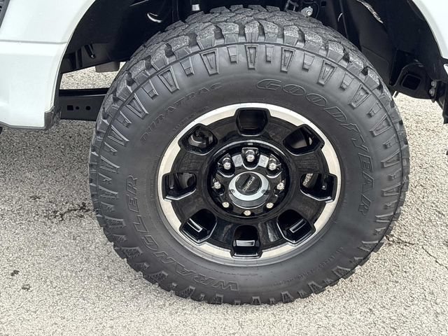 Certified 2025 Ford F350 Lariat w/ Tremor Off-Road Package AWD/4WD image 9