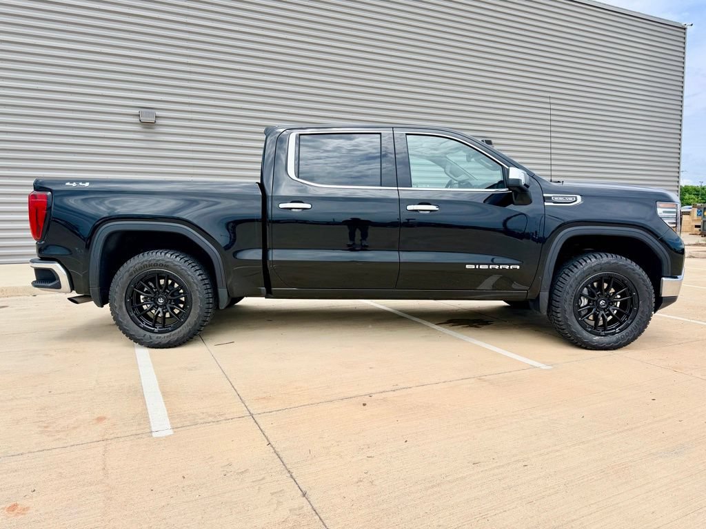 Used 2025 GMC Sierra 1500 SLT AWD/4WD image 2
