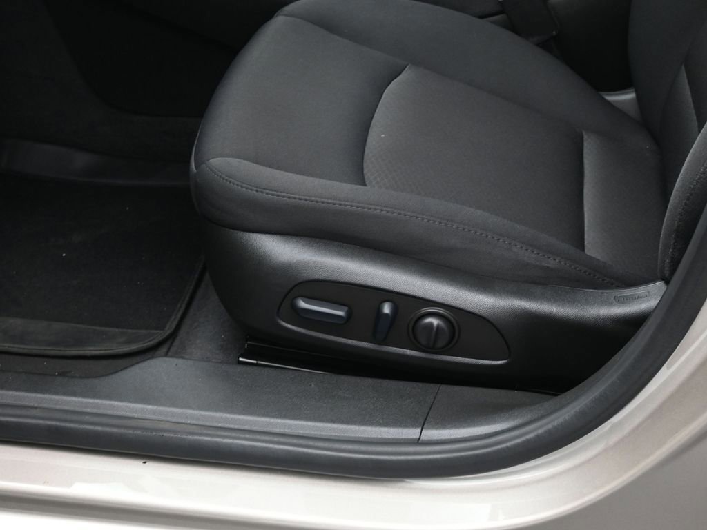 Used 2022 Chevrolet Malibu LT image 38