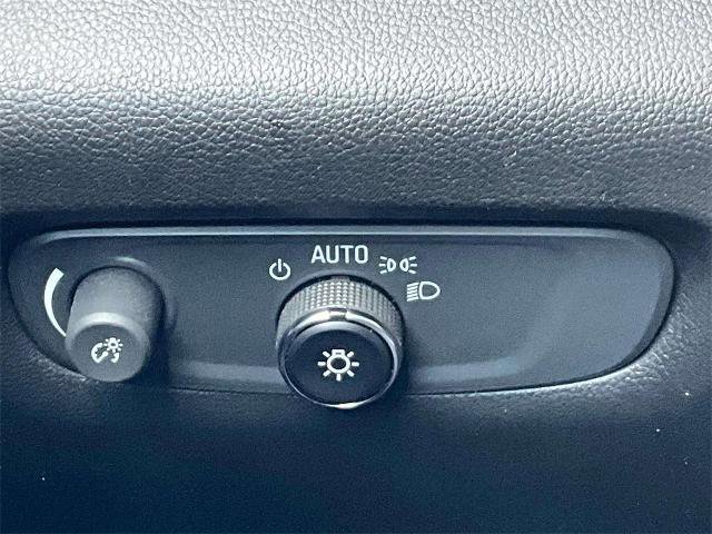 Used 2022 Chevrolet Traverse LT image 14