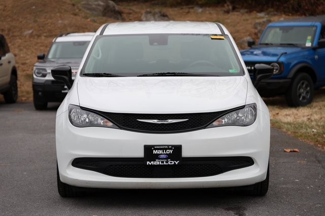 Used 2024 Chrysler Voyager LX image 5