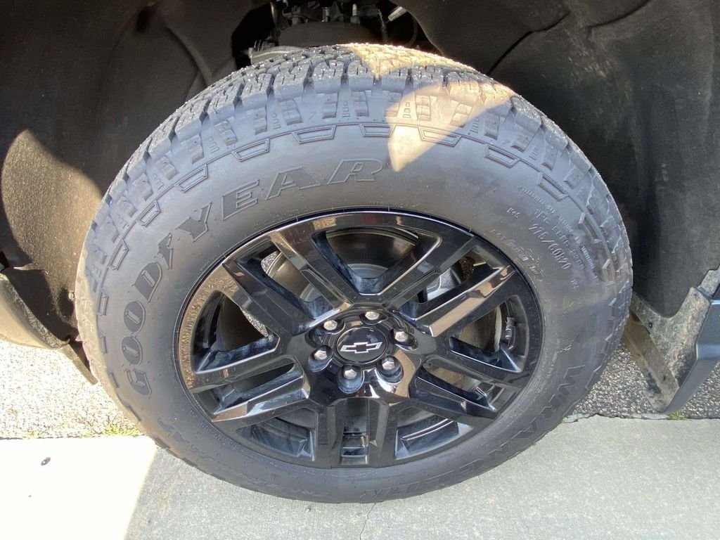 Used 2023 Chevrolet Silverado 1500 Custom w/ LPO, Dark Essentials Package AWD/4WD image 4