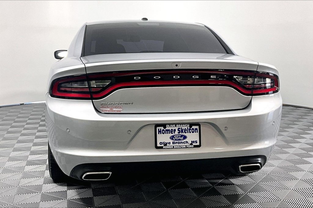 Used 2020 Dodge Charger SXT RWD image 4