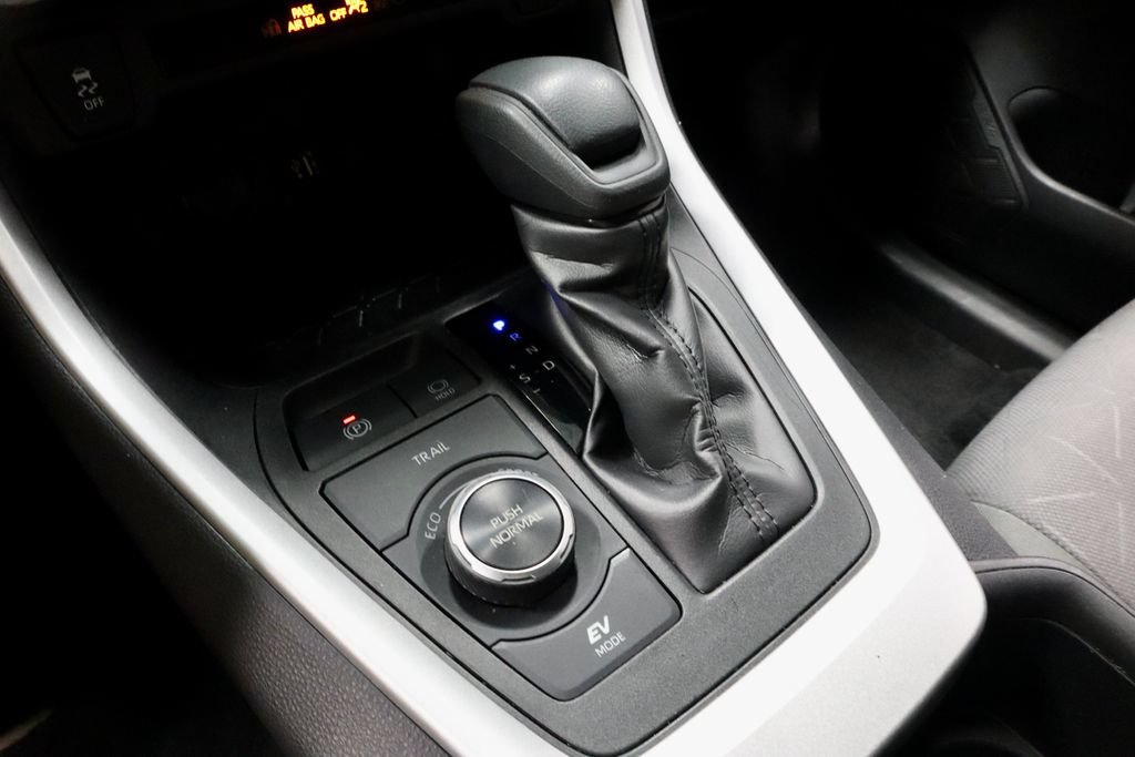 Used 2024 Toyota RAV4 XLE AWD/4WD image 31