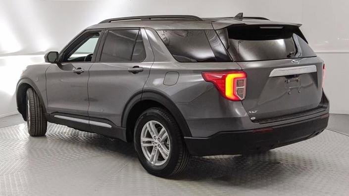 Certified 2023 Ford Explorer XLT image 3